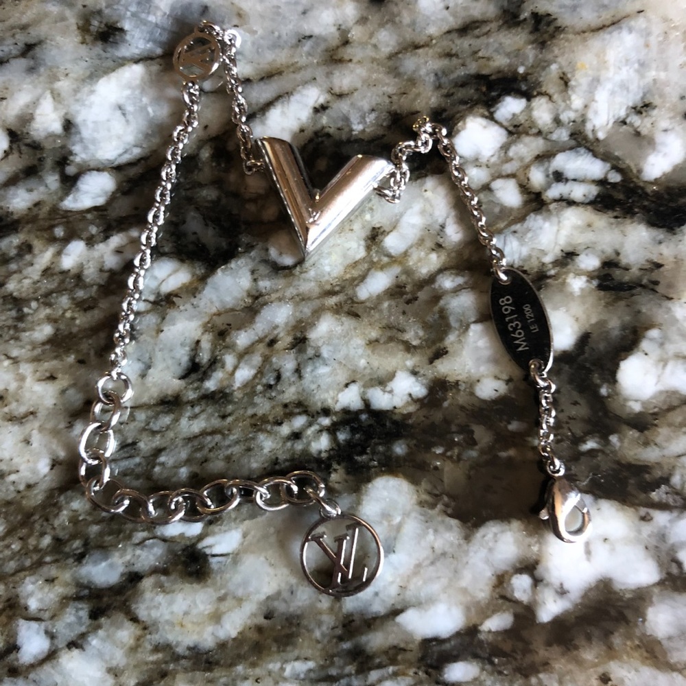 Louis Vuitton Essential V Supple Bracelet